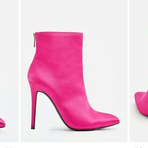 JustFab hot pink zippered back booties